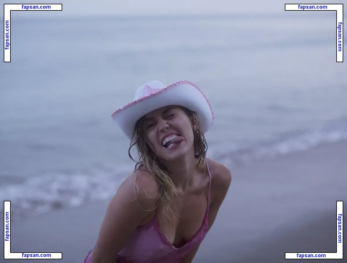 Miley Cyrus nude photo #0824 from OnlyFans