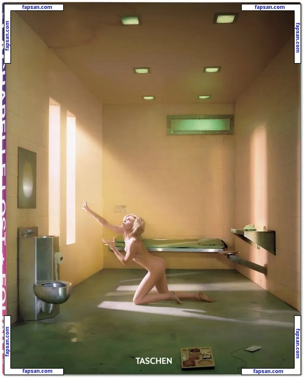 Miley Cyrus nude photo #0826 from OnlyFans