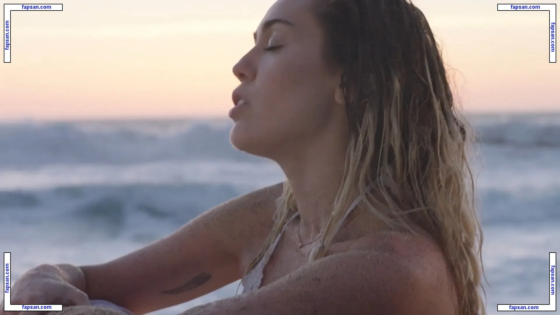 Miley Cyrus nude photo #0868 from OnlyFans