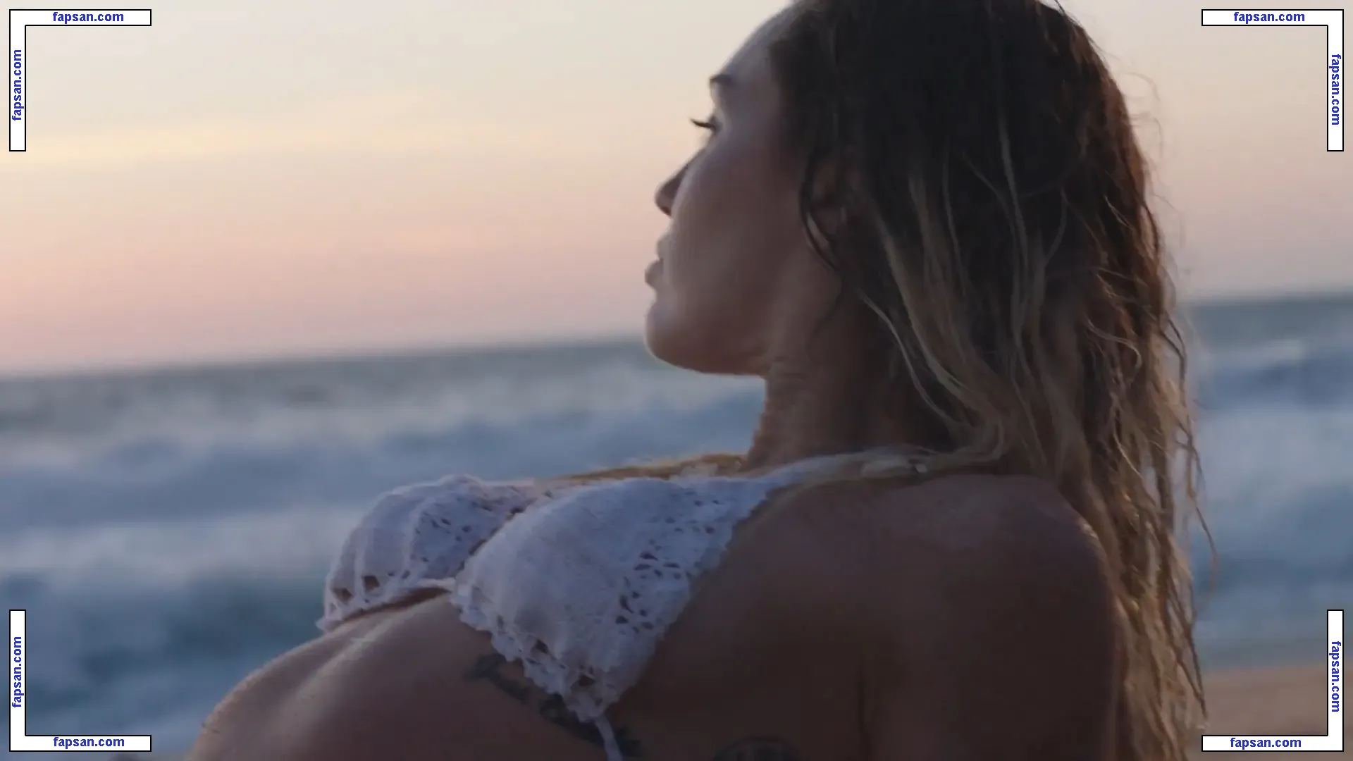 Miley Cyrus nude photo #0876 from OnlyFans
