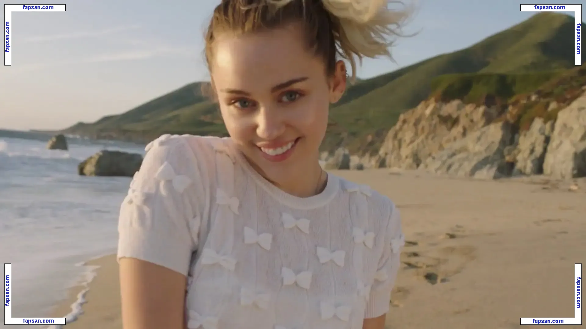 Miley Cyrus nude photo #0883 from OnlyFans
