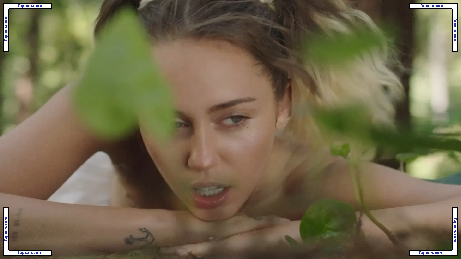 Miley Cyrus nude photo #0899 from OnlyFans