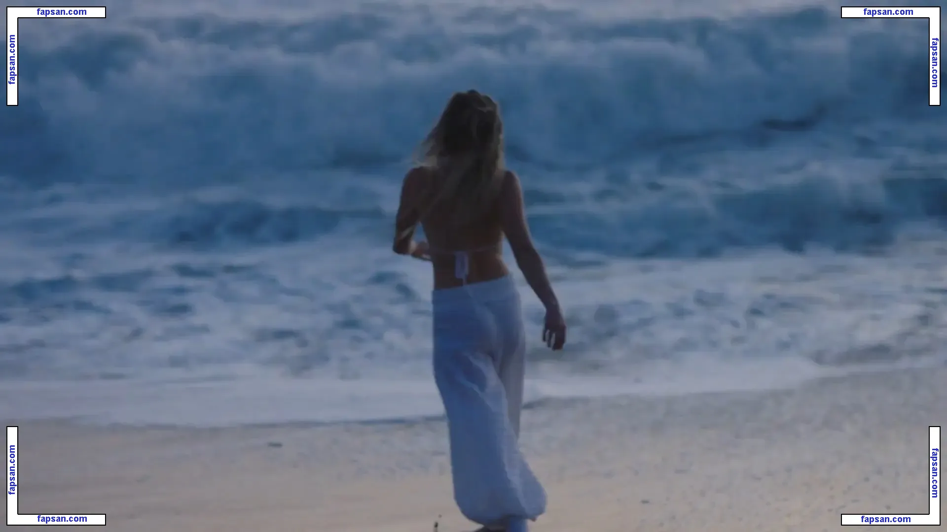 Miley Cyrus nude photo #0908 from OnlyFans