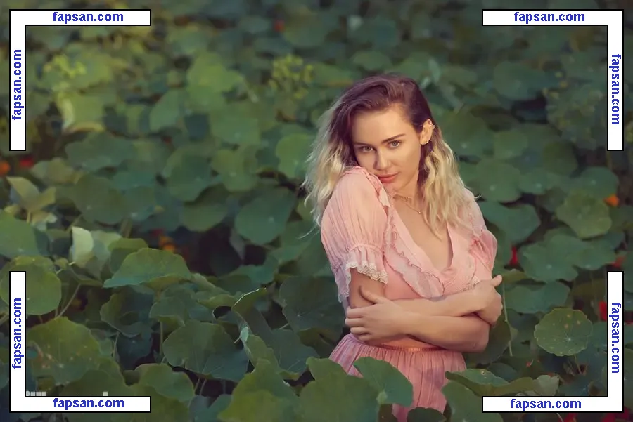 Miley Cyrus nude photo #0918 from OnlyFans