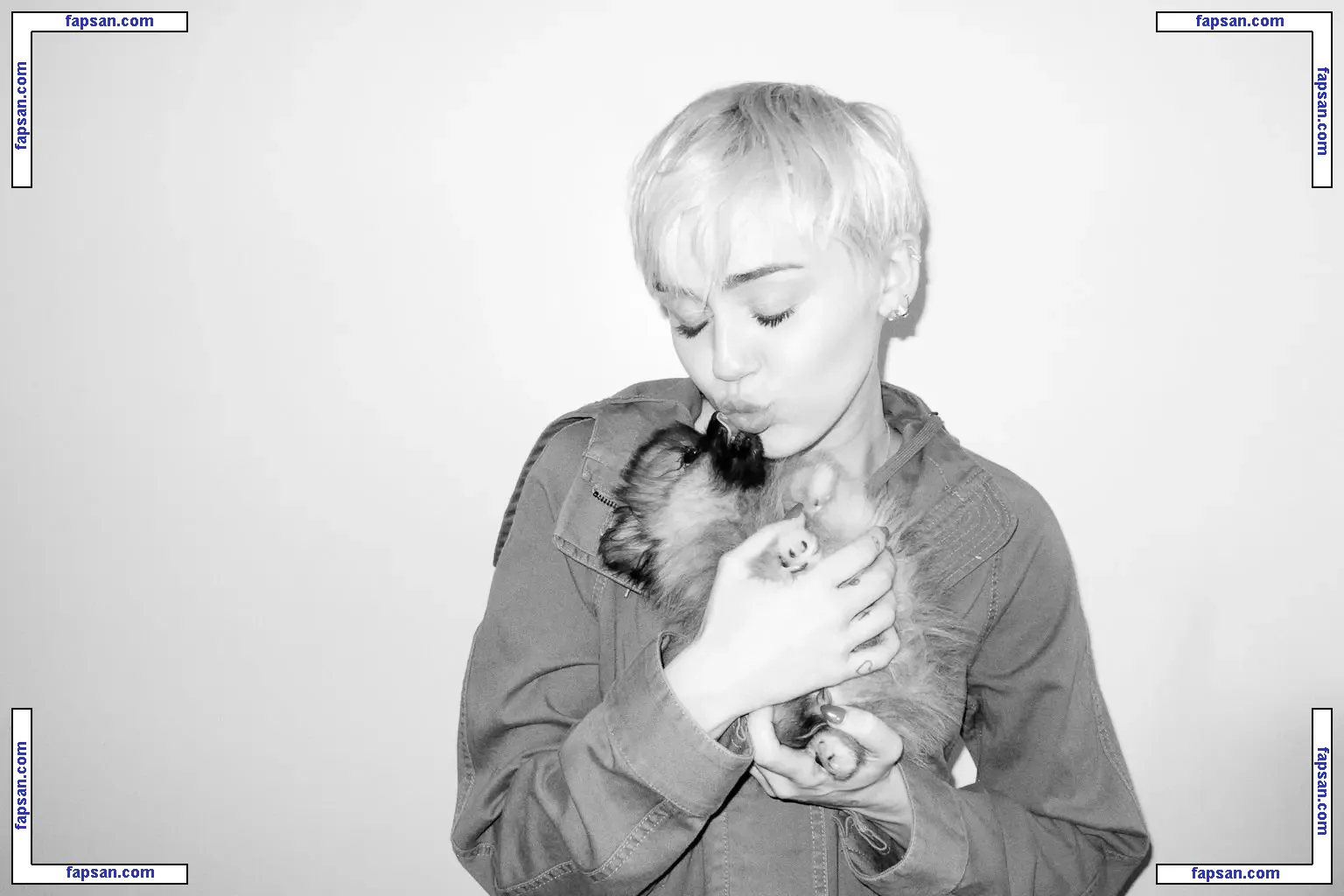Miley Cyrus nude photo #0926 from OnlyFans