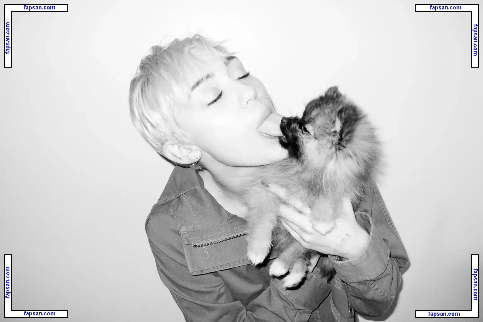 Miley Cyrus nude photo #0933 from OnlyFans