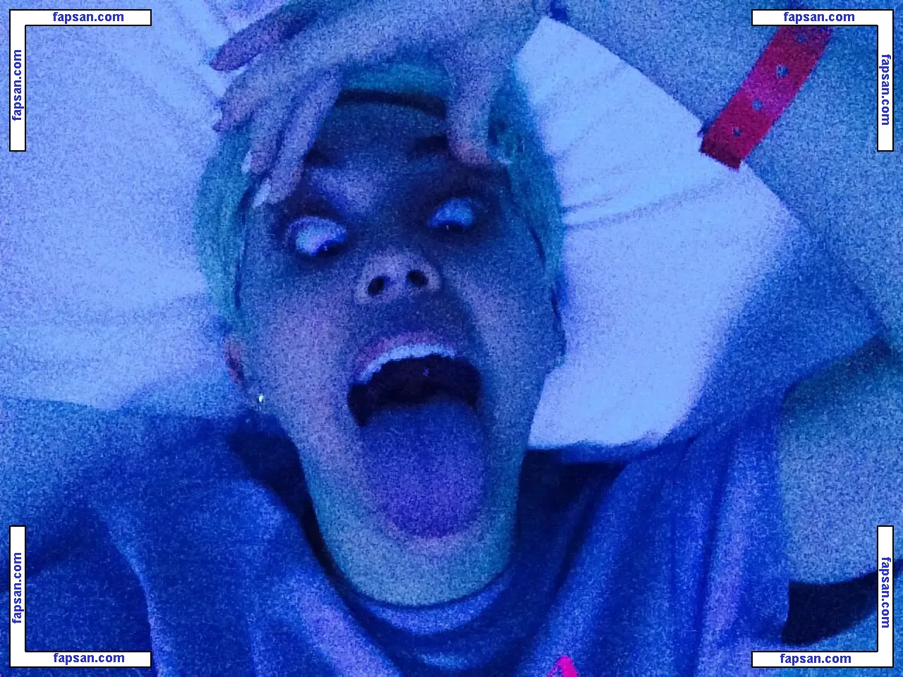 Miley Cyrus nude photo #0941 from OnlyFans