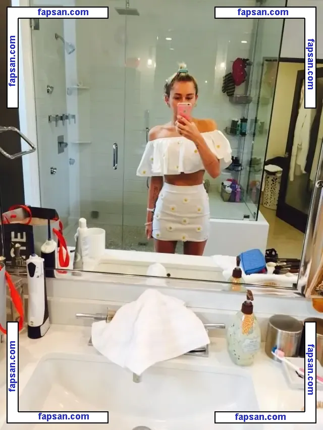 Miley Cyrus nude photo #0942 from OnlyFans