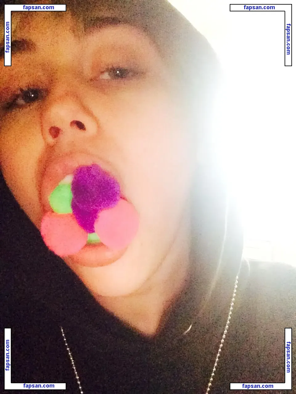 Miley Cyrus nude photo #0944 from OnlyFans