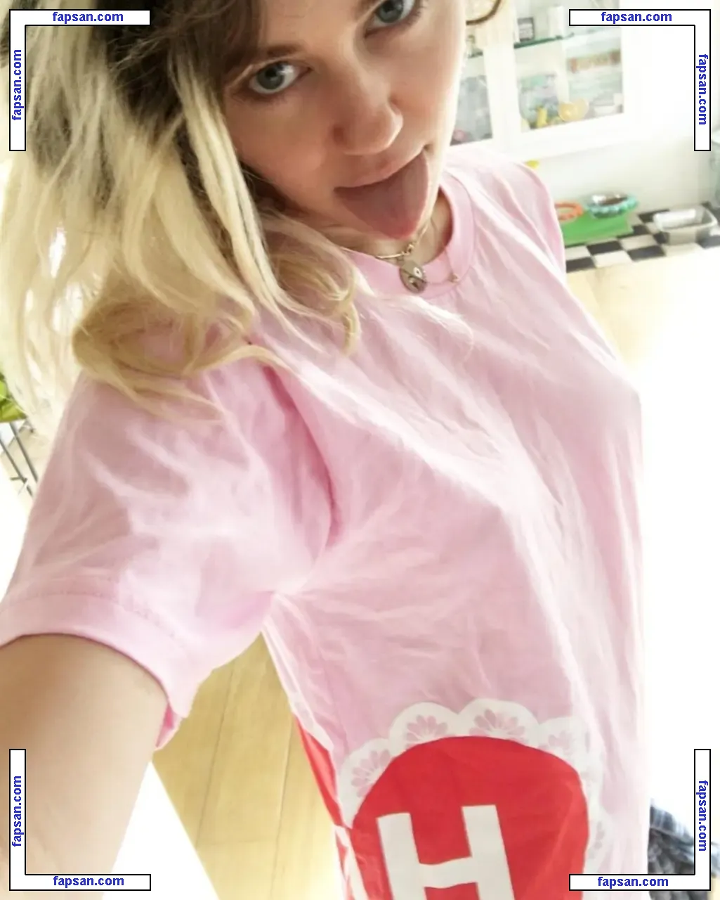 Miley Cyrus nude photo #0973 from OnlyFans