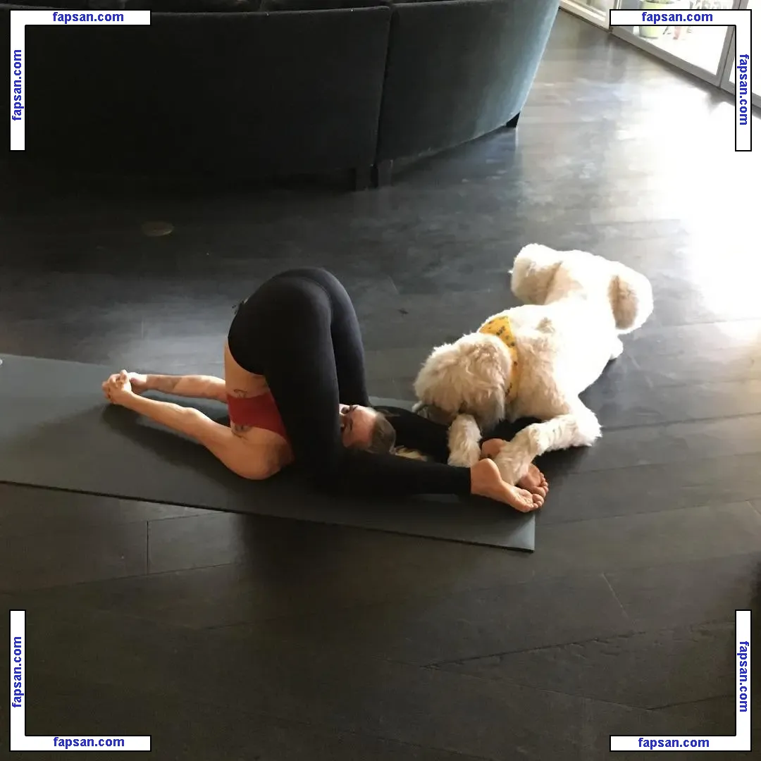 Miley Cyrus nude photo #0975 from OnlyFans