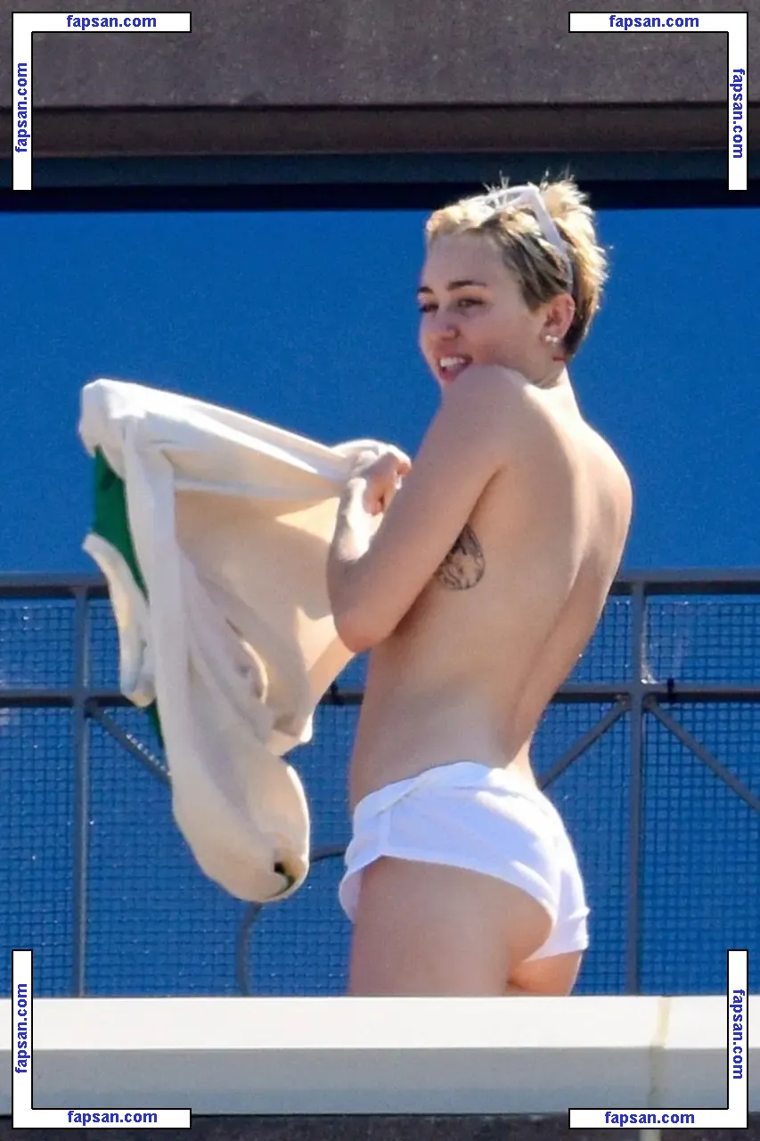 Miley Cyrus nude photo #0978 from OnlyFans