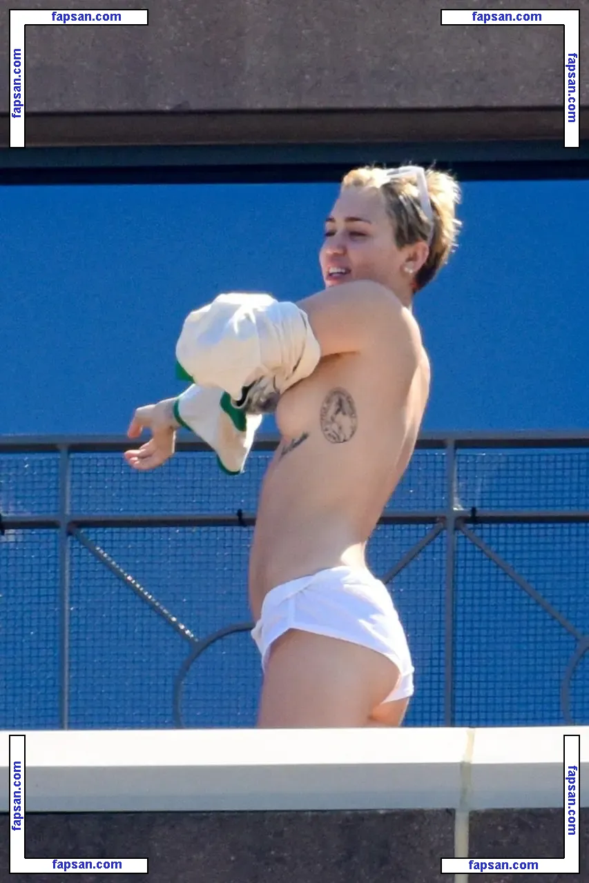 Miley Cyrus nude photo #0979 from OnlyFans