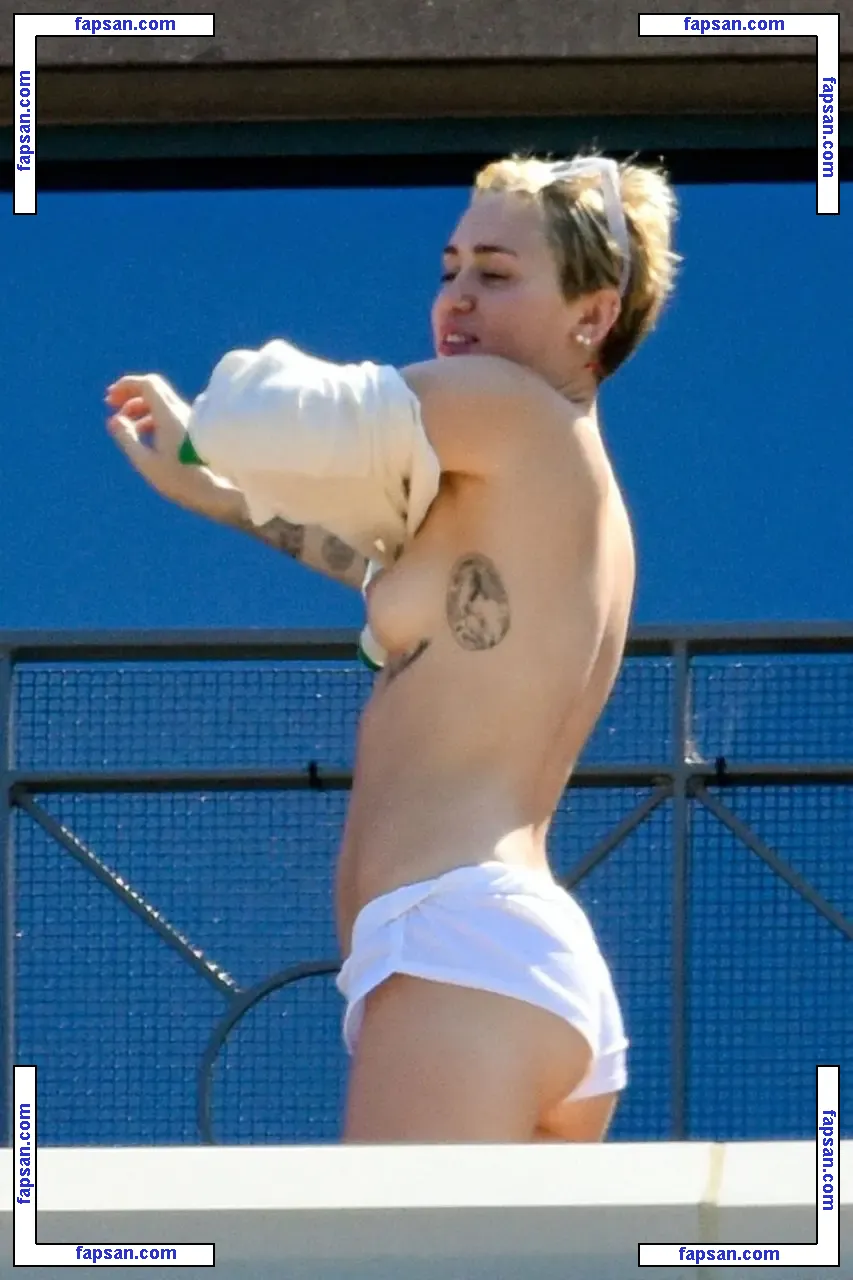 Miley Cyrus nude photo #0980 from OnlyFans