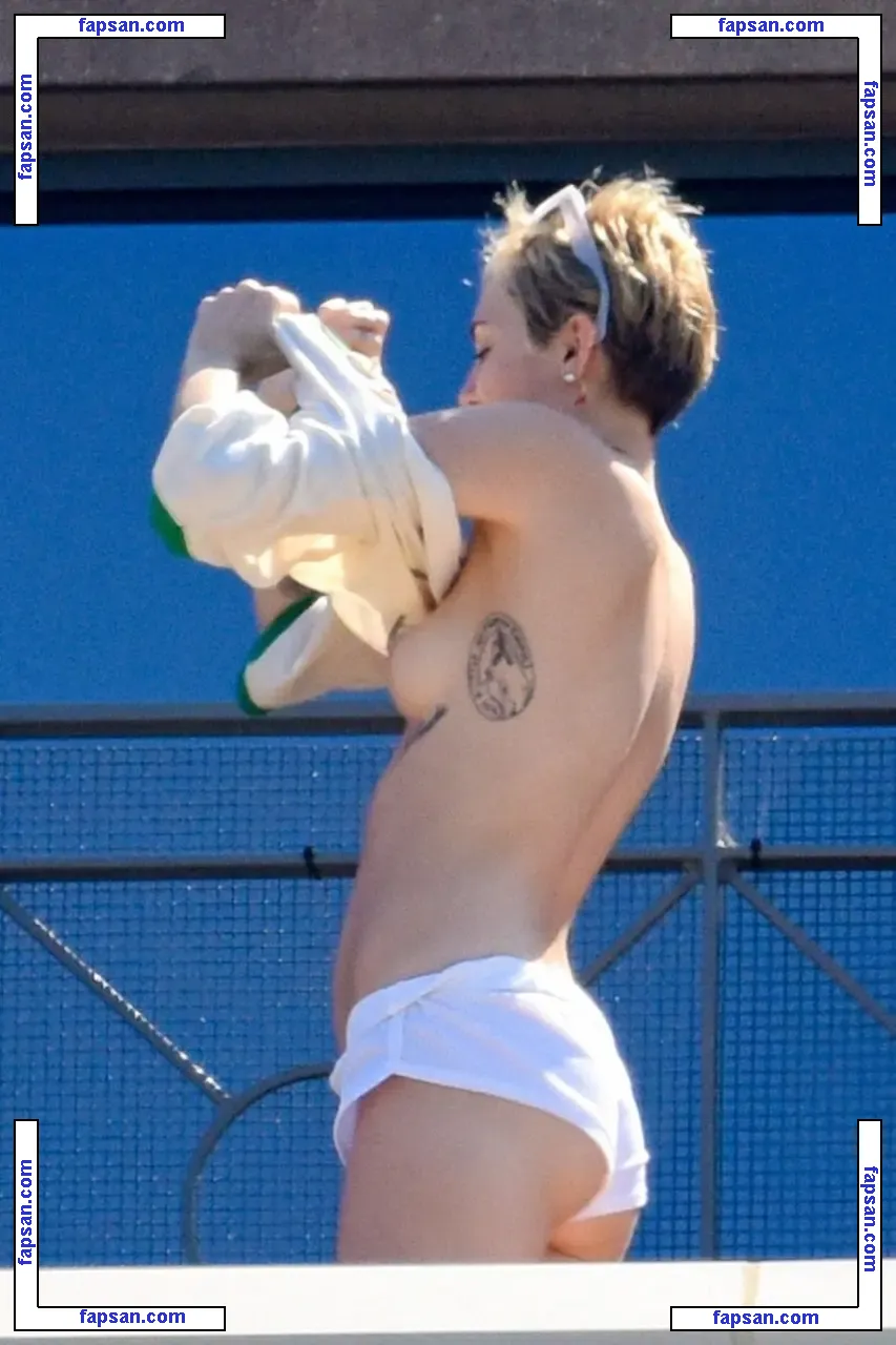 Miley Cyrus nude photo #0982 from OnlyFans