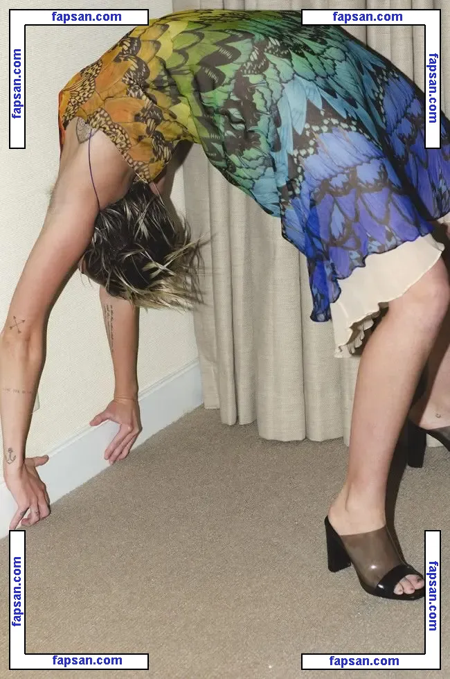 Miley Cyrus nude photo #1061 from OnlyFans