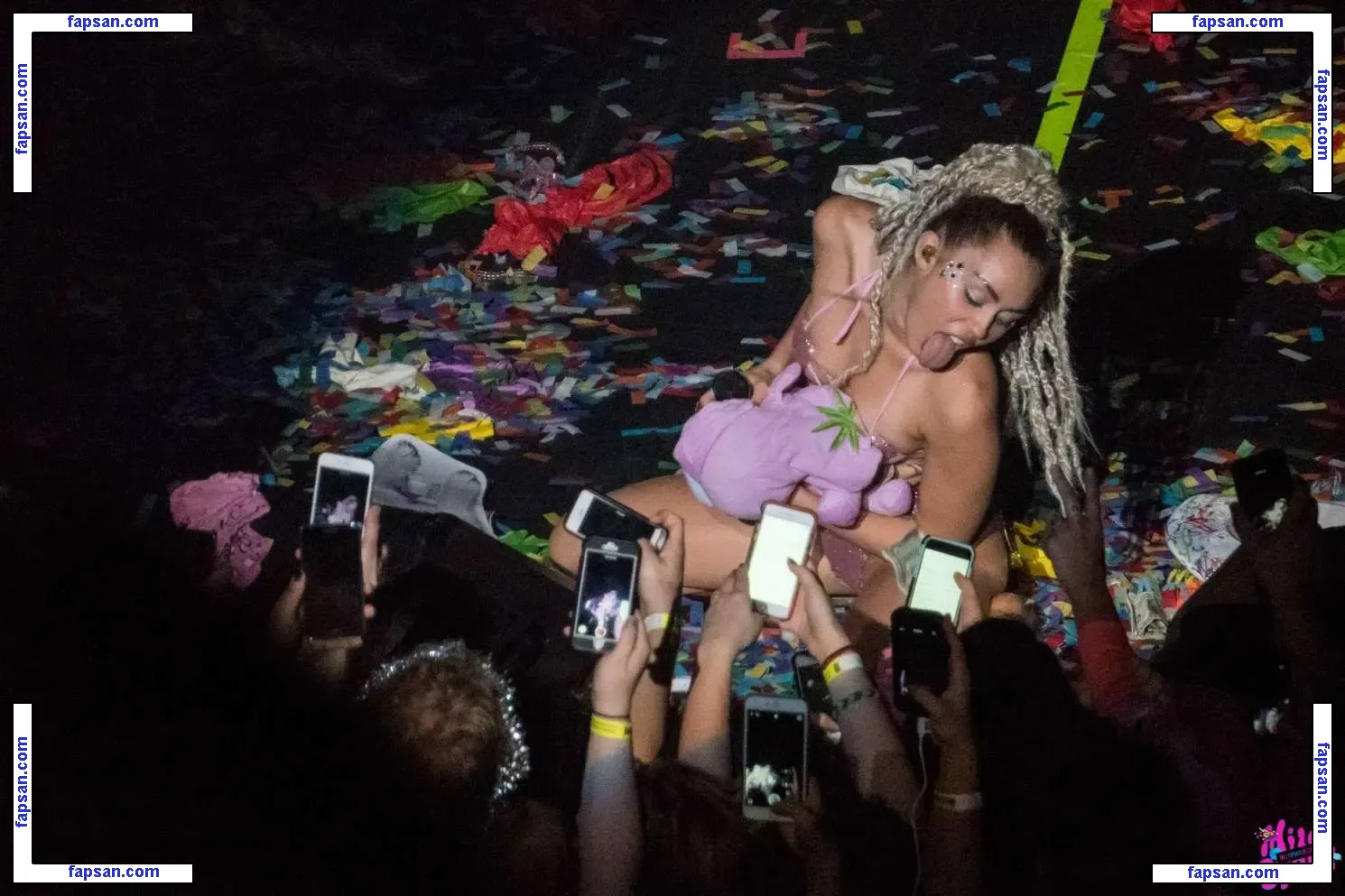 Miley Cyrus nude photo #1095 from OnlyFans