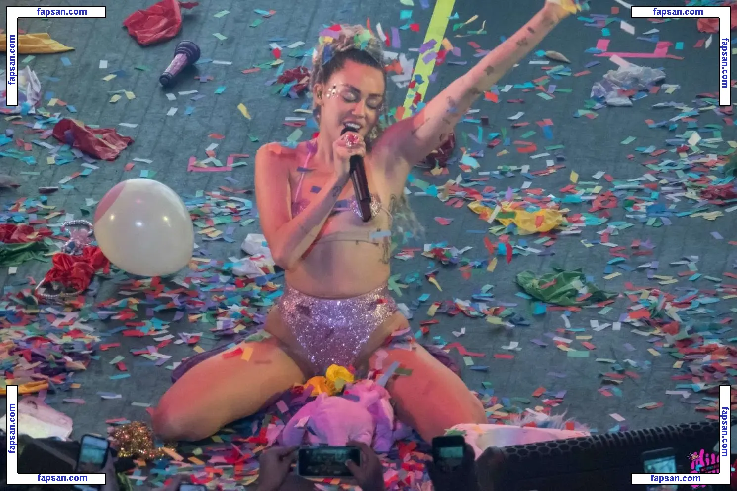 Miley Cyrus nude photo #1097 from OnlyFans