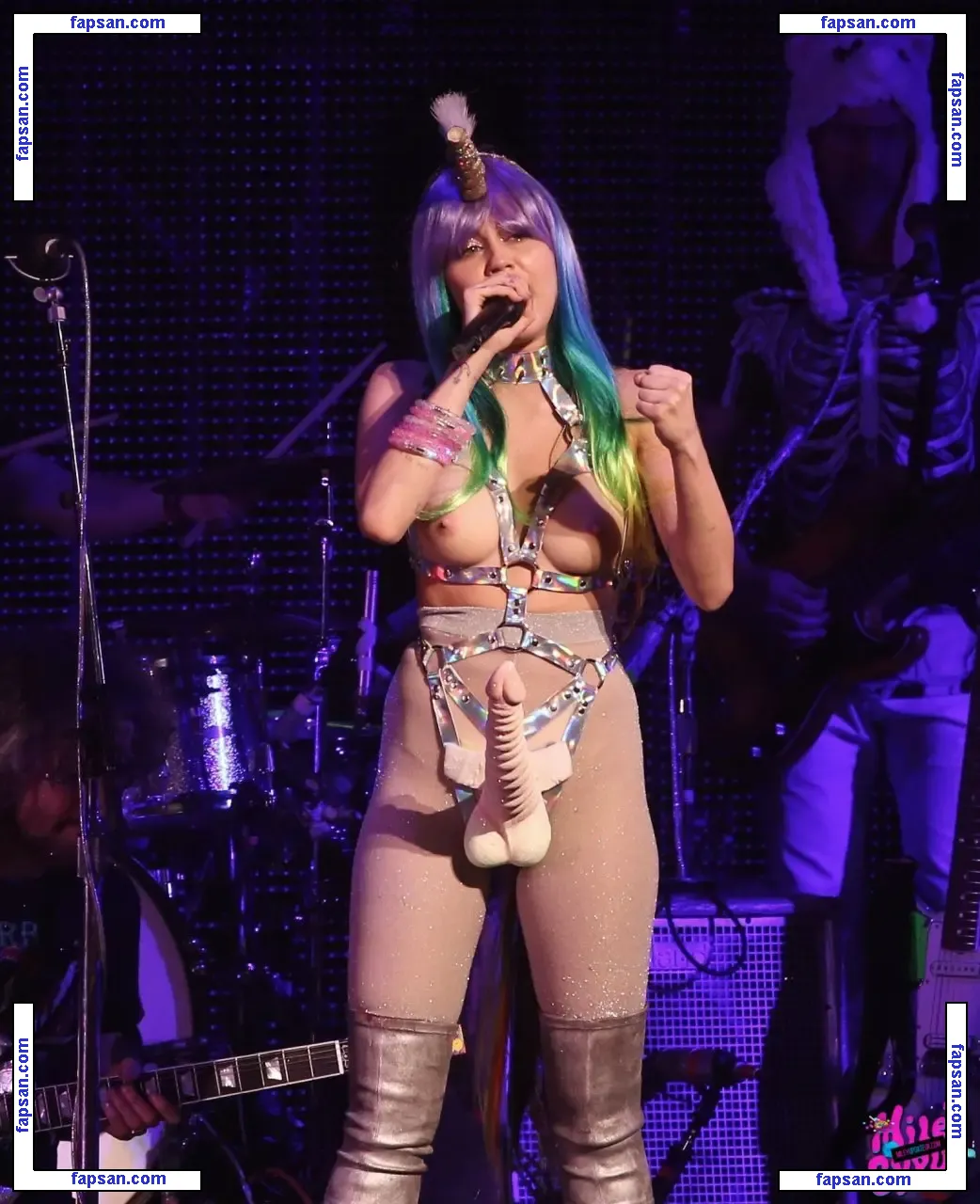 Miley Cyrus nude photo #1153 from OnlyFans
