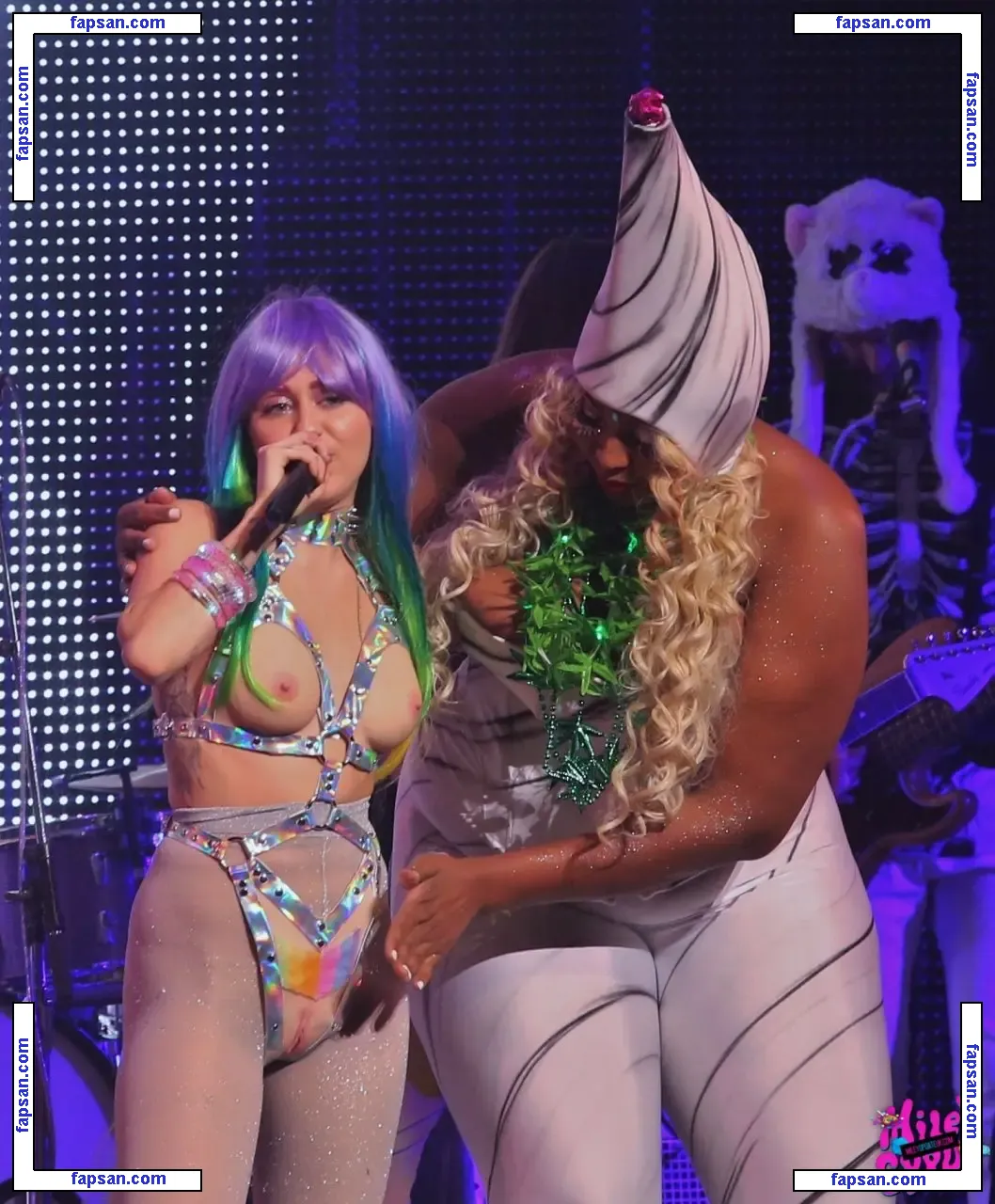 Miley Cyrus nude photo #1167 from OnlyFans