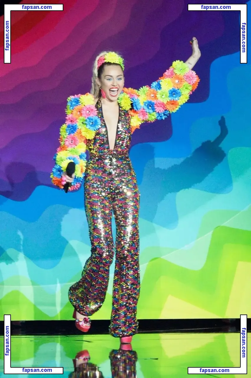 Miley Cyrus nude photo #1422 from OnlyFans