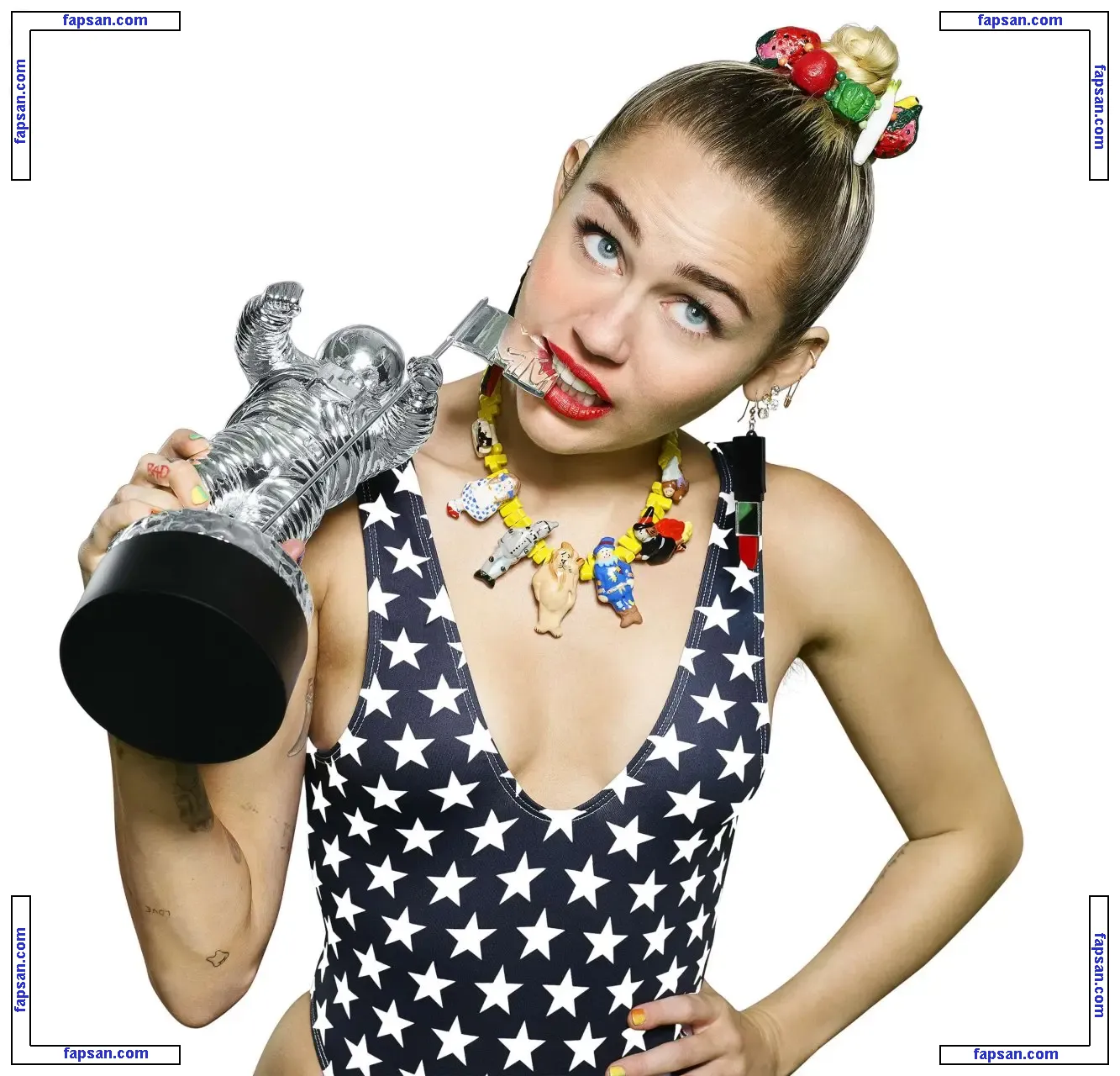 Miley Cyrus nude photo #1633 from OnlyFans