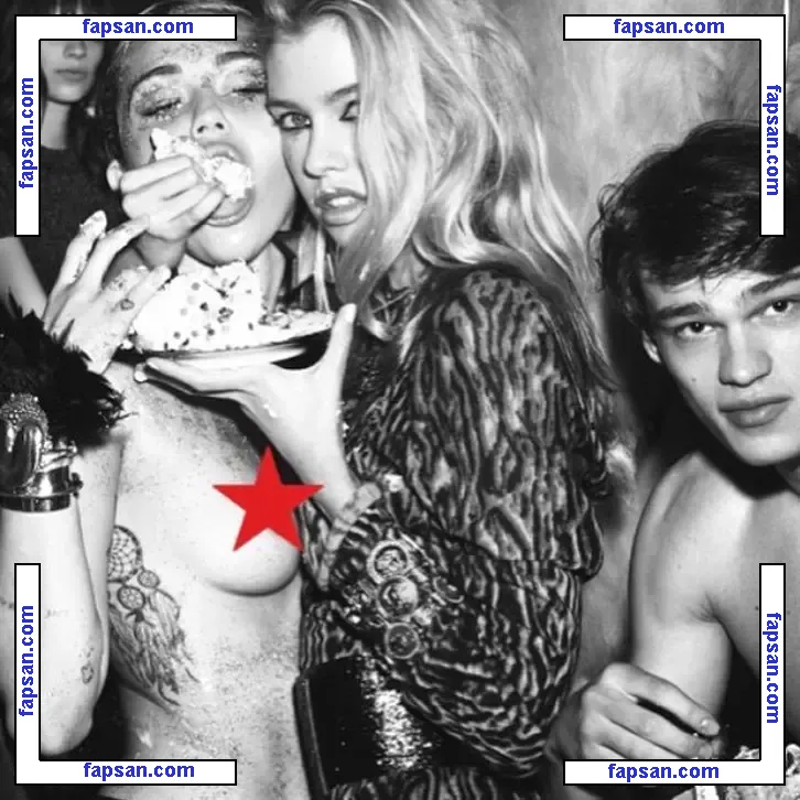 Miley Cyrus nude photo #1640 from OnlyFans