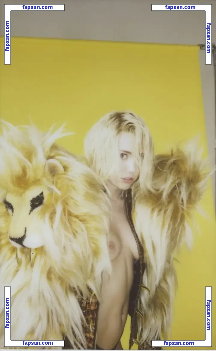 Miley Cyrus nude photo #1679 from OnlyFans
