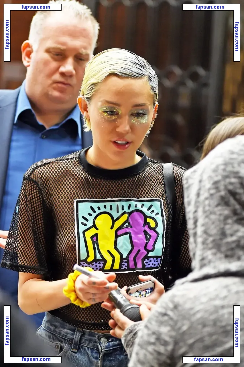 Miley Cyrus nude photo #1800 from OnlyFans