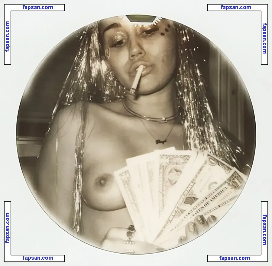 Miley Cyrus nude photo #1912 from OnlyFans