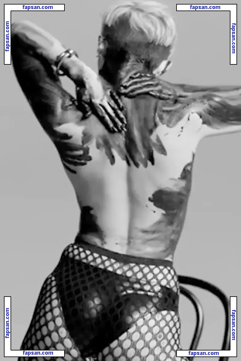 Miley Cyrus nude photo #1933 from OnlyFans