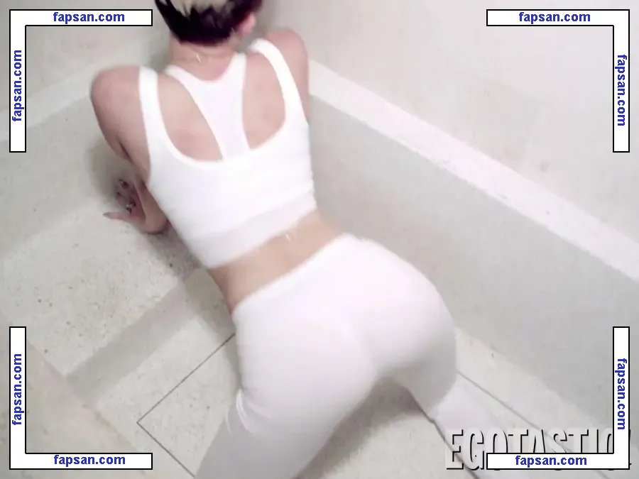 Miley Cyrus nude photo #2159 from OnlyFans