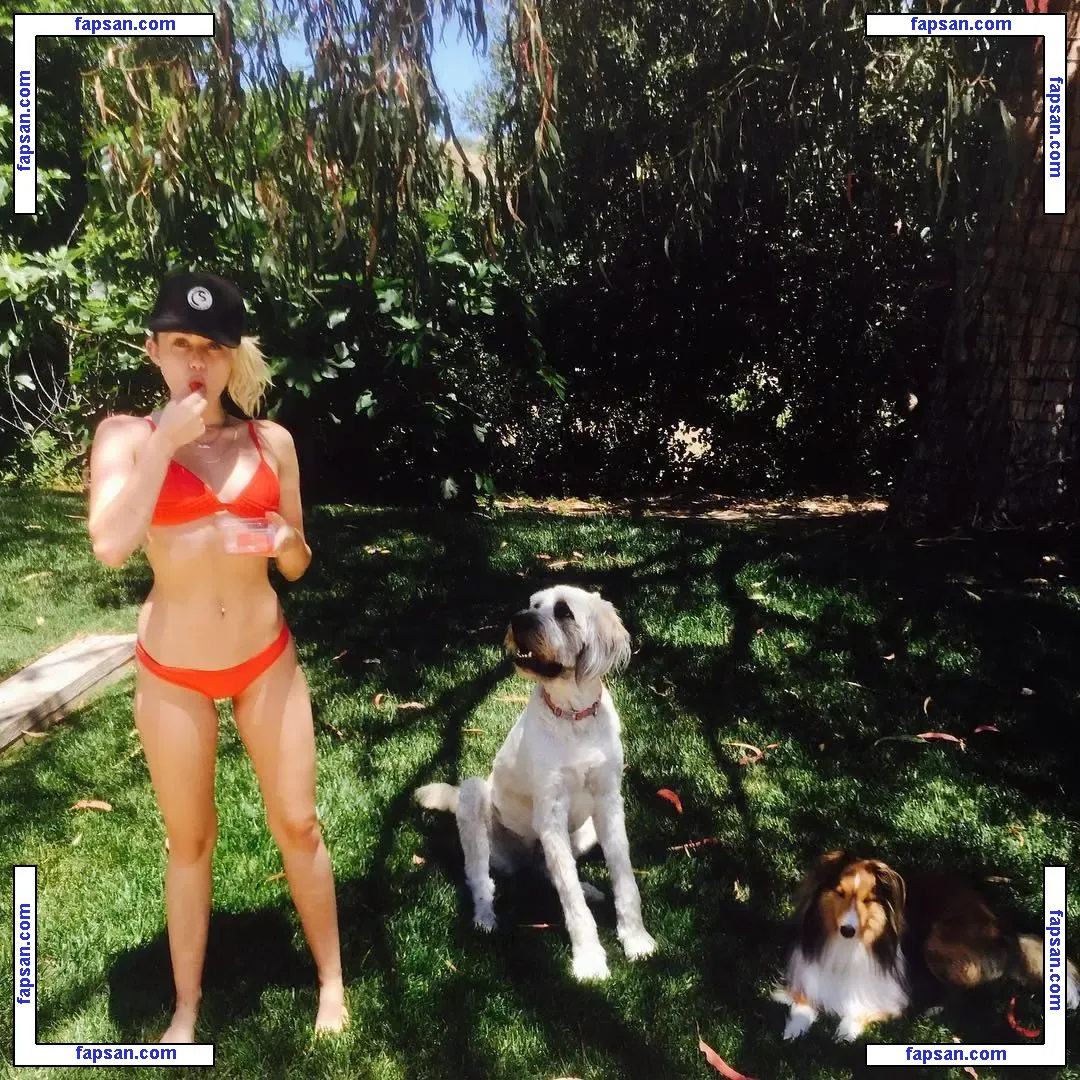 Miley Cyrus nude photo #2201 from OnlyFans