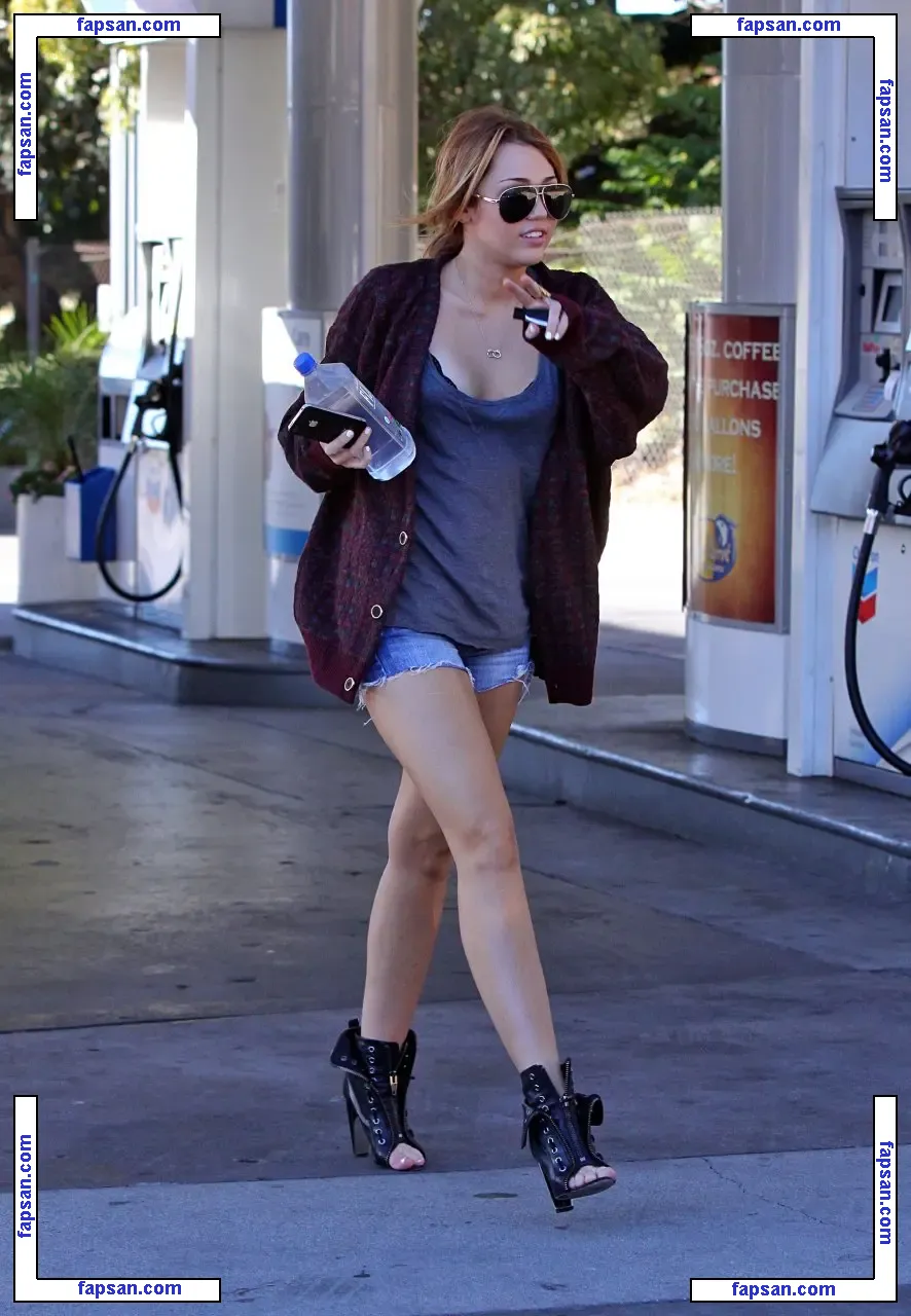 Miley Cyrus nude photo #2358 from OnlyFans
