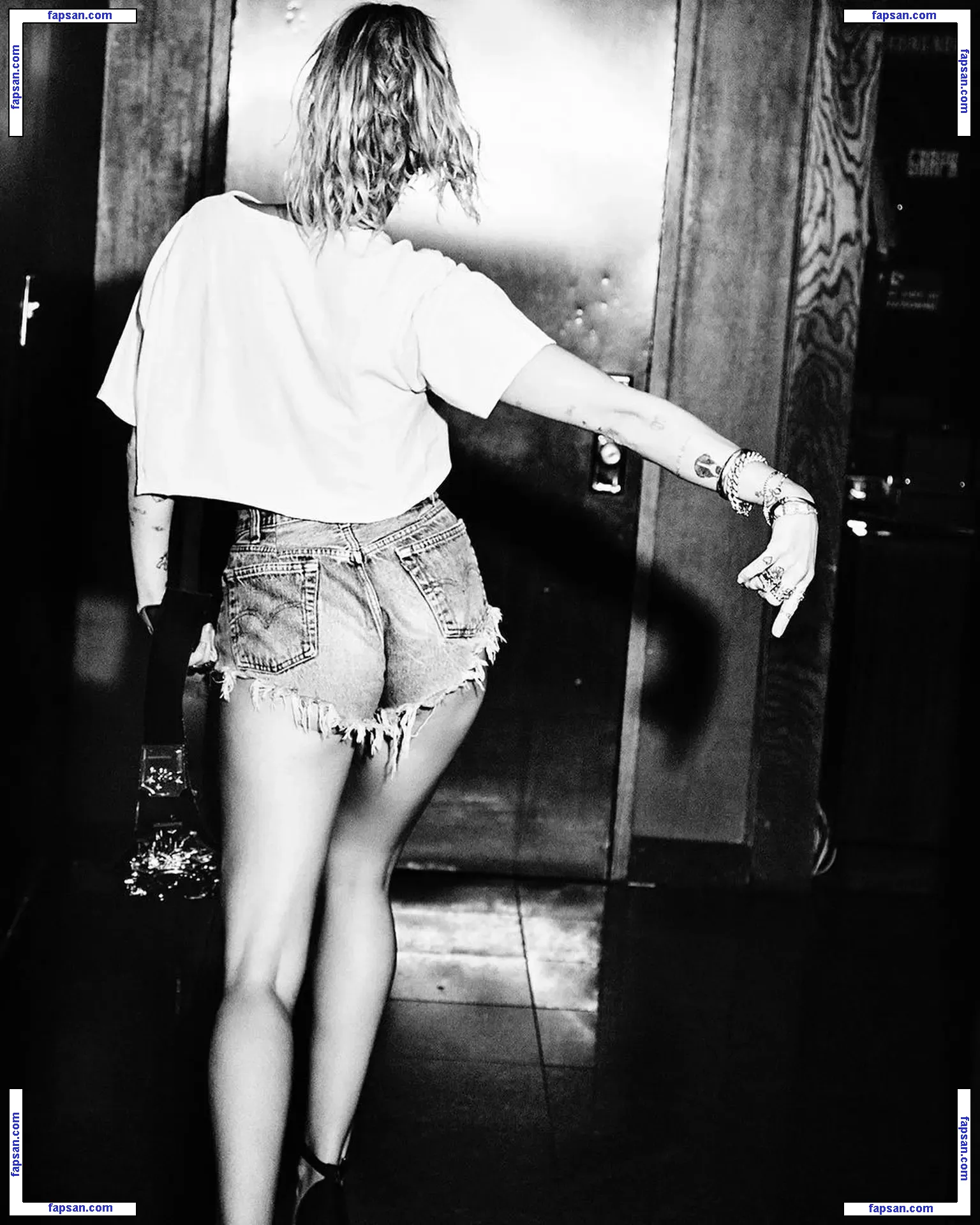 Miley Cyrus nude photo #2758 from OnlyFans