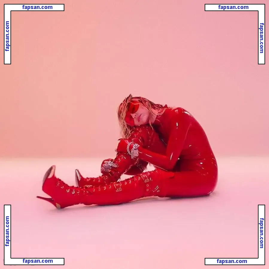 Miley Cyrus nude photo #2931 from OnlyFans