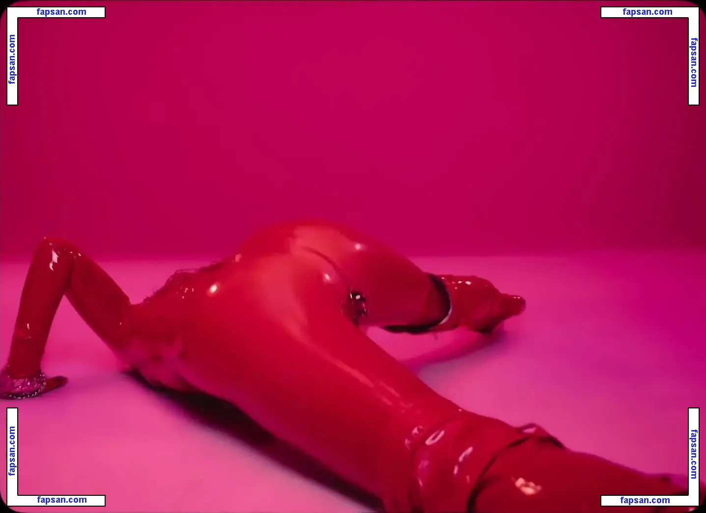 Miley Cyrus nude photo #2994 from OnlyFans
