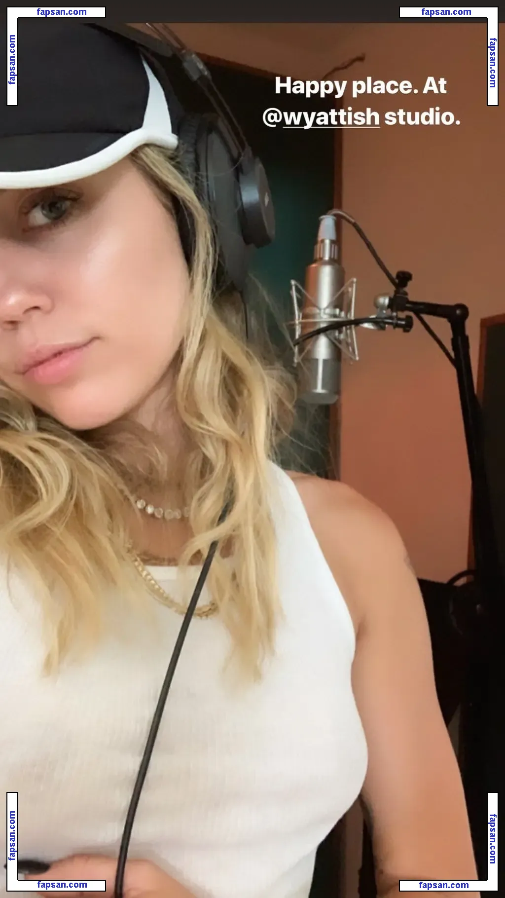 Miley Cyrus nude photo #3011 from OnlyFans