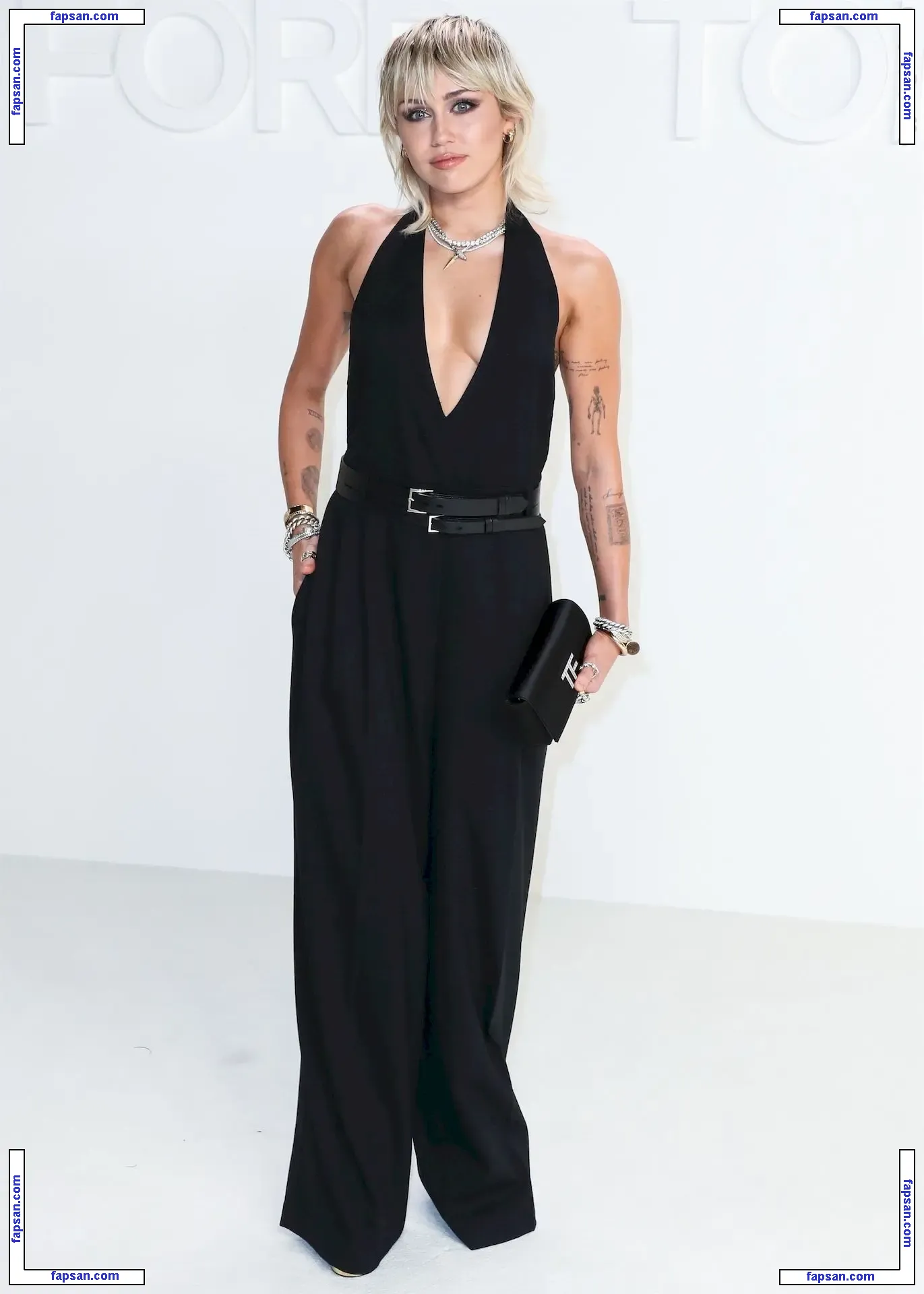 Miley Cyrus nude photo #3410 from OnlyFans