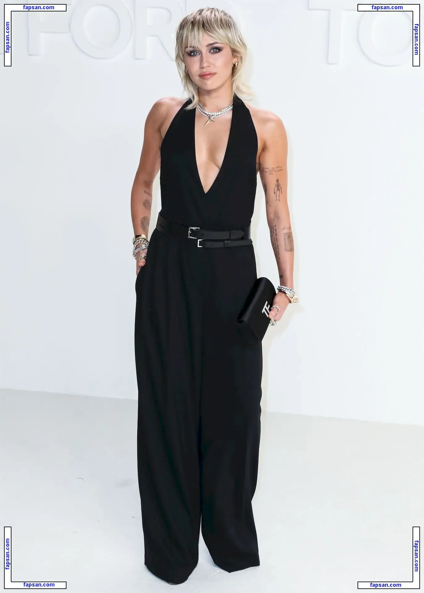 Miley Cyrus nude photo #3411 from OnlyFans