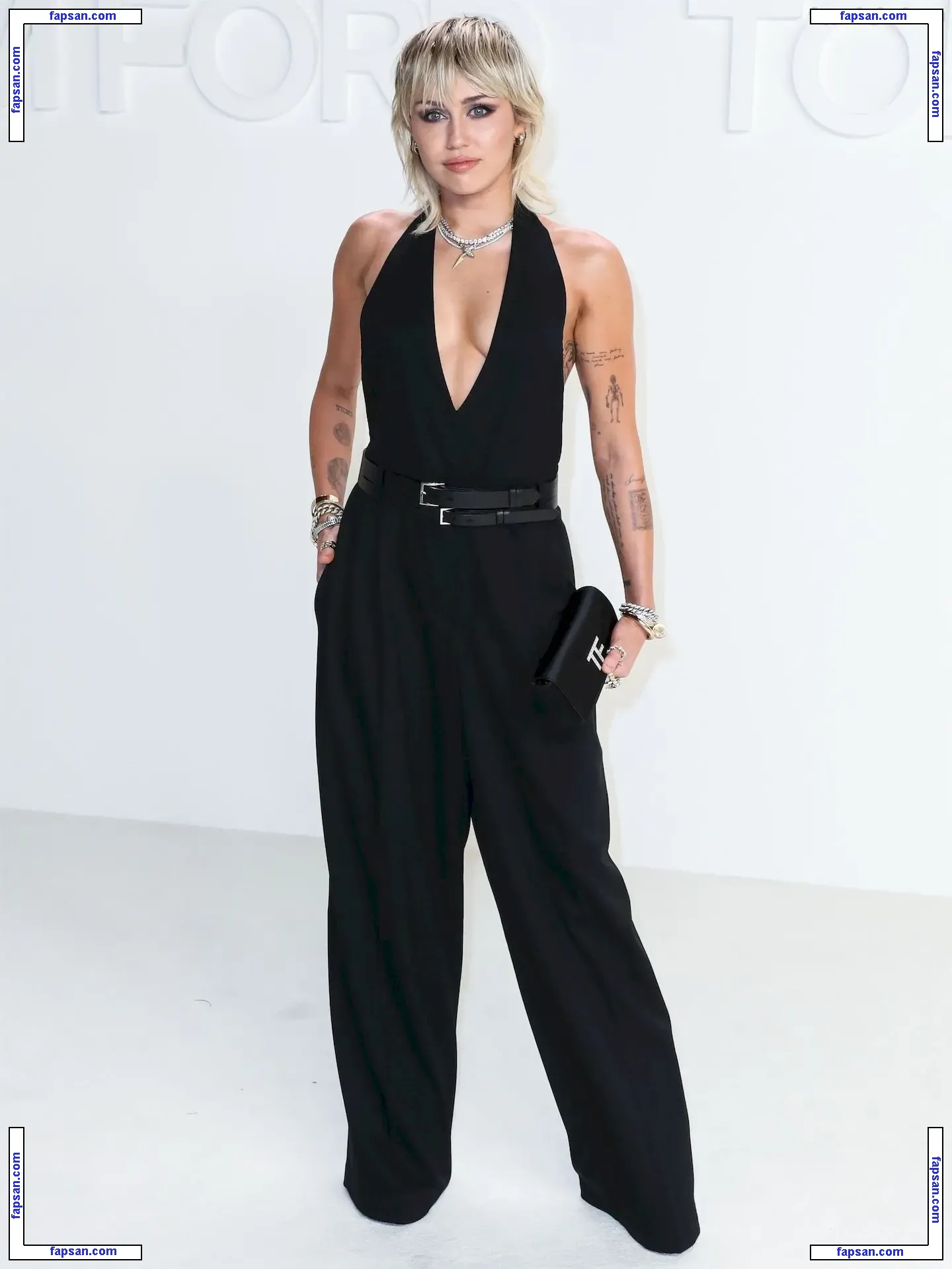 Miley Cyrus nude photo #3413 from OnlyFans