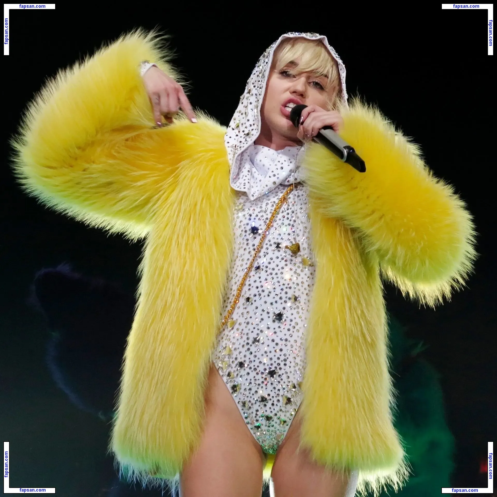 Miley Cyrus nude photo #3879 from OnlyFans