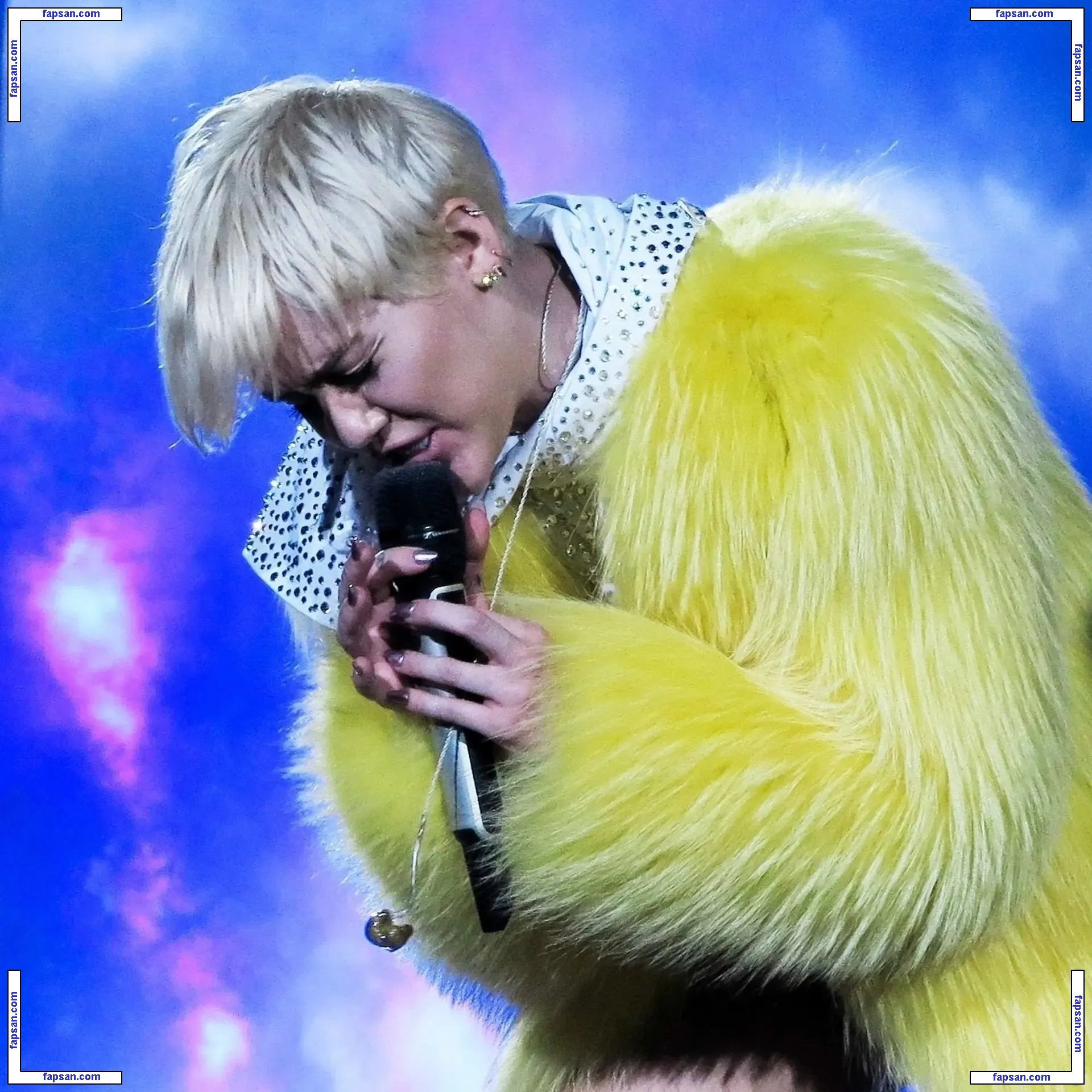 Miley Cyrus nude photo #3881 from OnlyFans