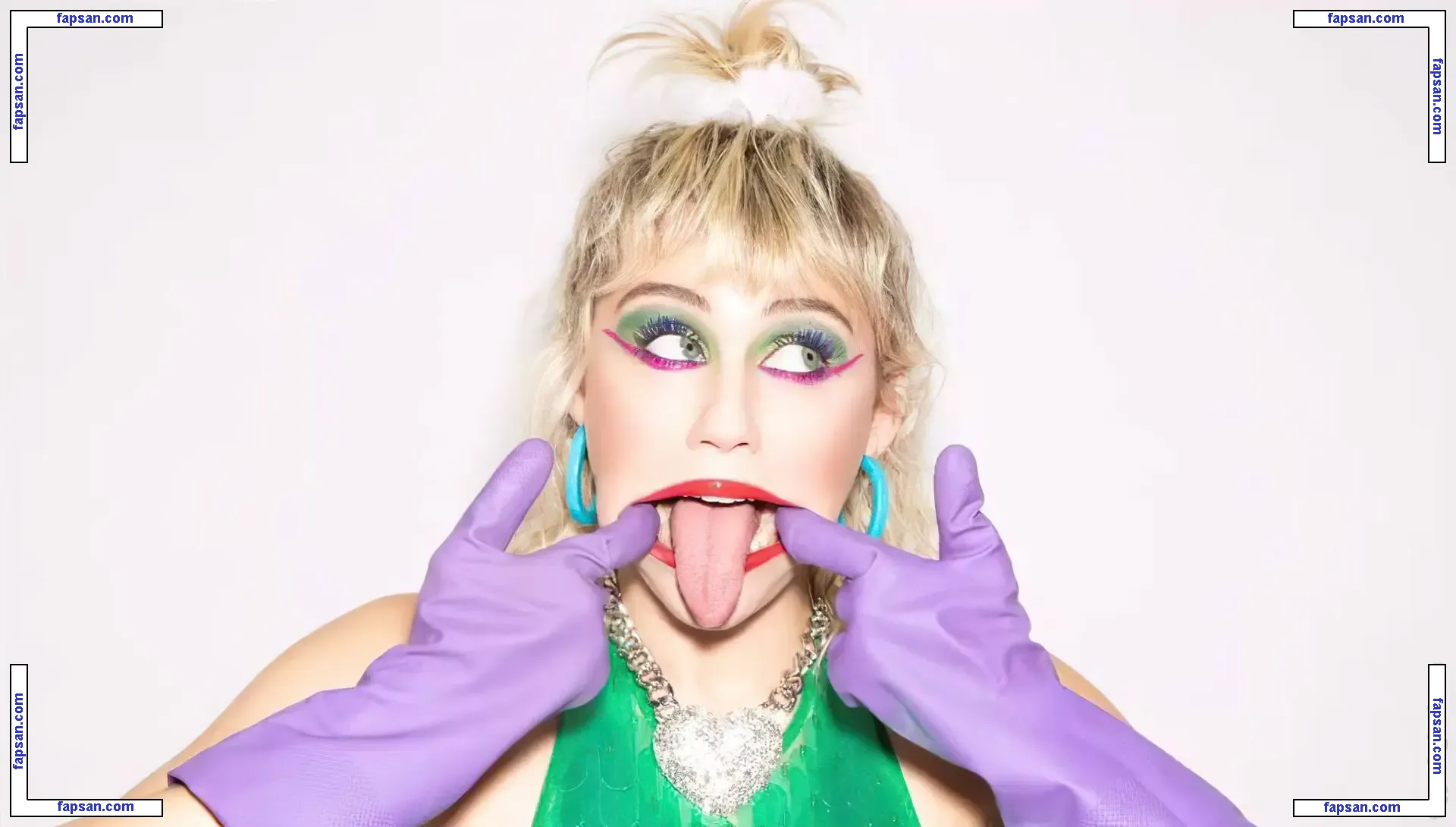 Miley Cyrus nude photo #3910 from OnlyFans