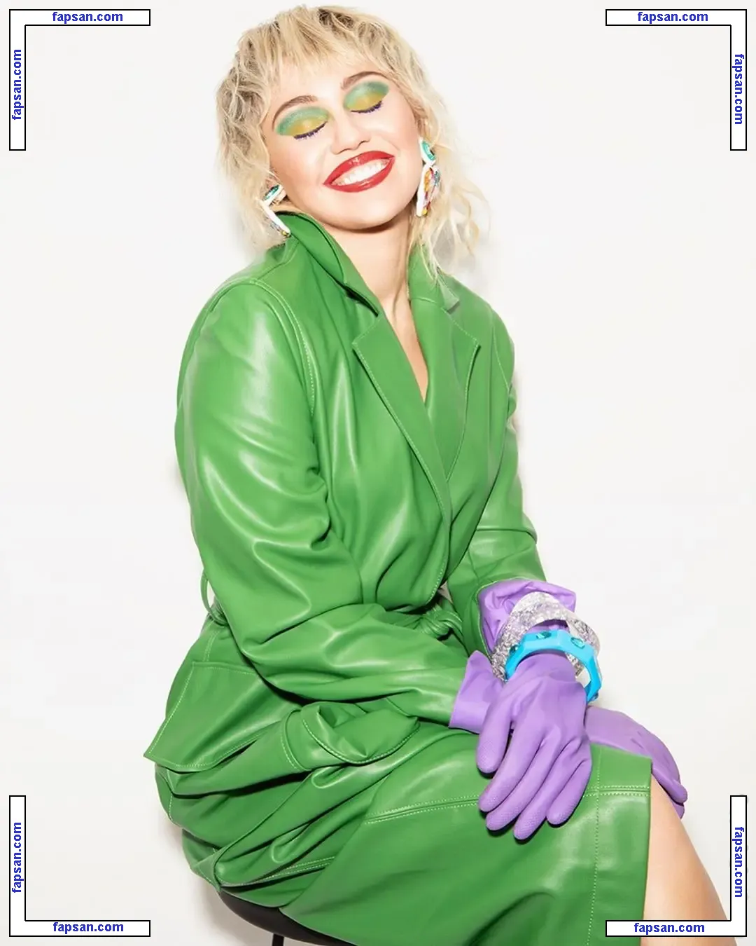Miley Cyrus nude photo #3913 from OnlyFans