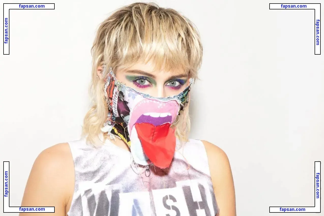 Miley Cyrus nude photo #3917 from OnlyFans