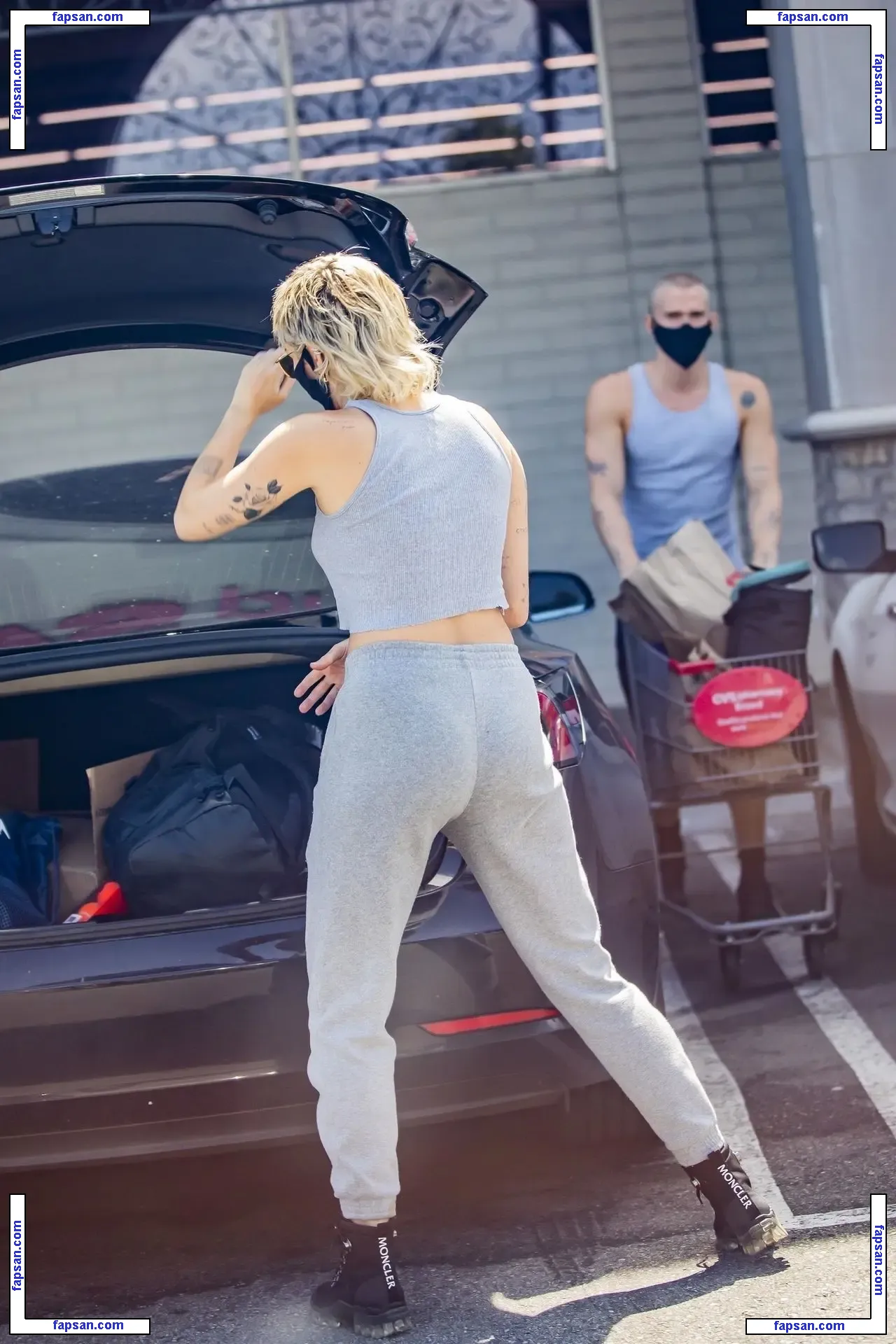 Miley Cyrus nude photo #3959 from OnlyFans