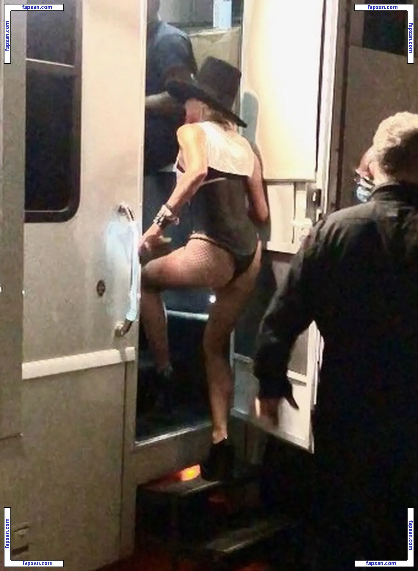 Miley Cyrus nude photo #4050 from OnlyFans