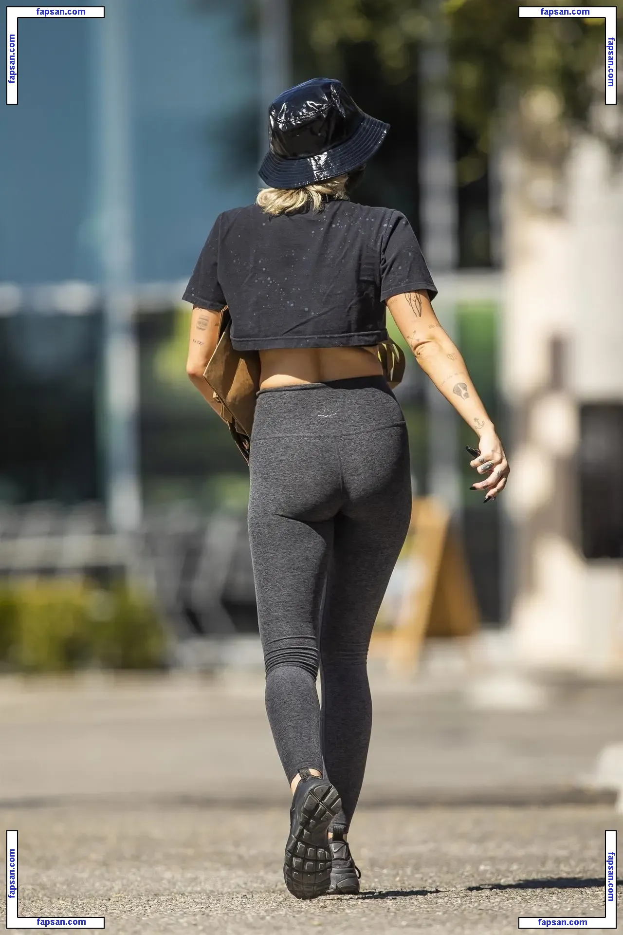 Miley Cyrus nude photo #4098 from OnlyFans