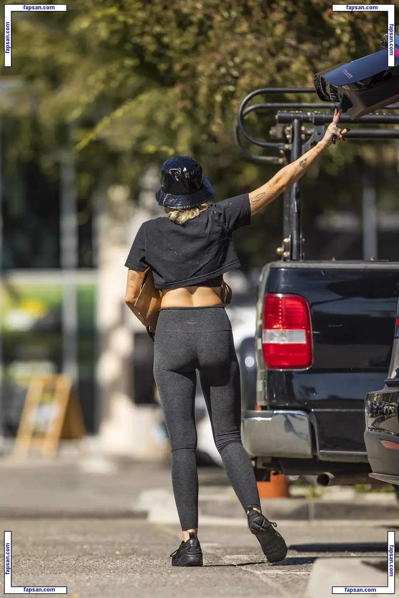 Miley Cyrus nude photo #4099 from OnlyFans